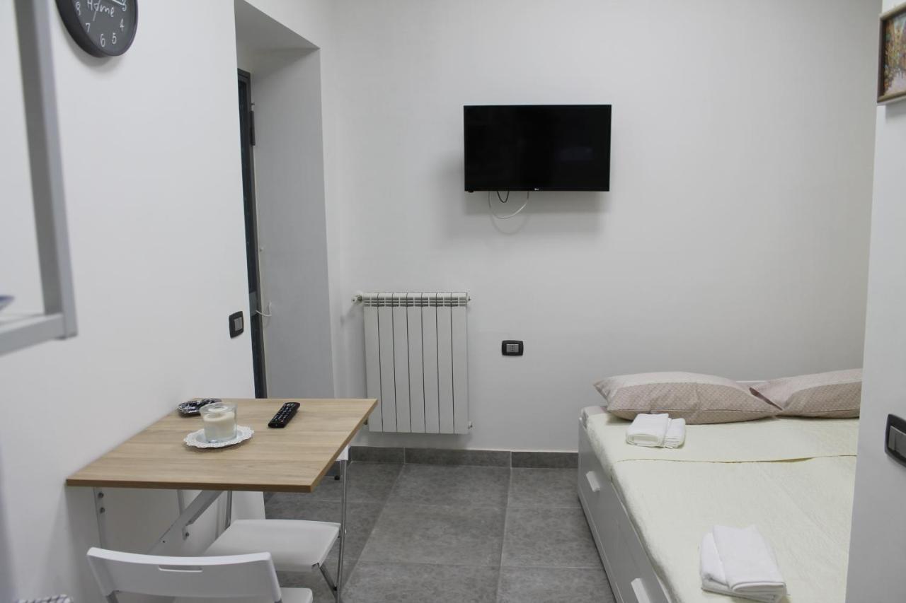 Riccia, Frolla E Babbà Naples